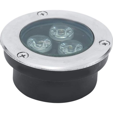 Des spots LED encastrés dans la terrasse de la piscine et une pelouse en acier inoxydable 304 agrémentent l'espace extérieur. (1/5)