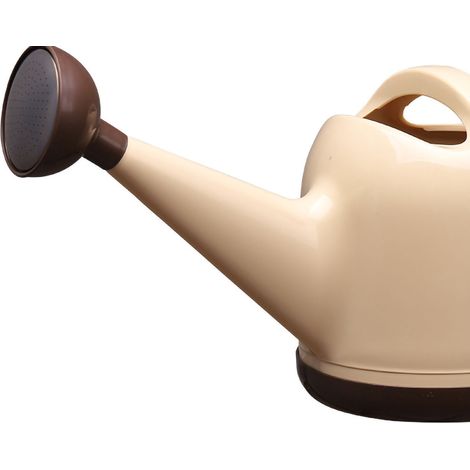 Regadera de plástico beige con capacidad para 4 litros y cabezal de riego integrado, ideal para plantas de interior y de jardín. (1/5)