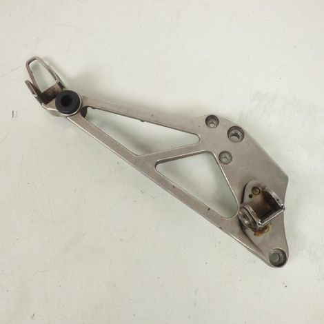 [PRODUIT D'OCCASION] Platine repose pied droit origine pour moto Honda 1000 VFF (1/2)