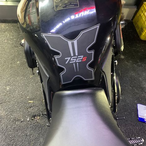 Rubber stickers for Benelli 752/752s modified fuel tanks, including herringbone patterns, anti-slip stickers, and scratch-resistant decorative stickers. (1/4)
