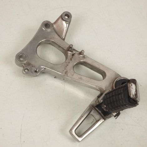 [PRODUIT D'OCCASION] Platine de repose pied passager droit origine pour Moto Honda 400 (1/3)