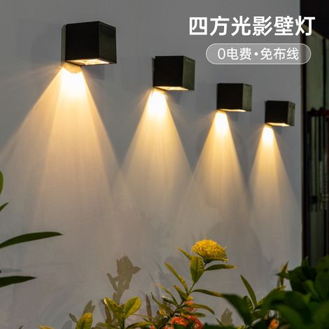 Nueva lámpara solar de pared con ambiente acogedor para exteriores, patios o jardines lámpara de pared cuadrada para casas de campo luz nocturna solar (luz cálida + luz de color). (1/4)