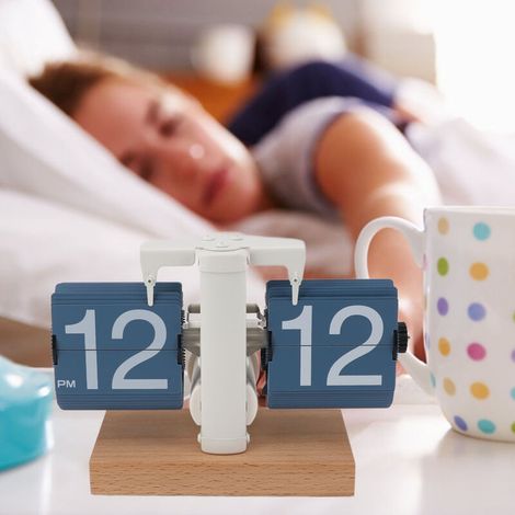 Automatische Vintage-Klappuhr mit 12-Stunden-AM/PM-Anzeige und Holzsockel  Retro-Tischuhr mit umklappbaren Seiten aus PVC und Edelstahl (15 x 8 cm)