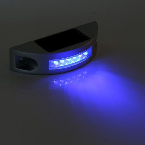 LED Solar Powered Path Light in Cast Aluminum (1/5)