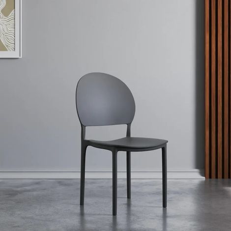 Chaise empilable en polypropylène noir Maya (1/4)