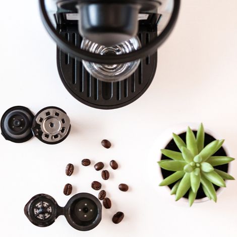 Filtre à café rechargeable et réutilisable en acier inoxydable chromé, compatible avec les capsules Nespresso (1/5)