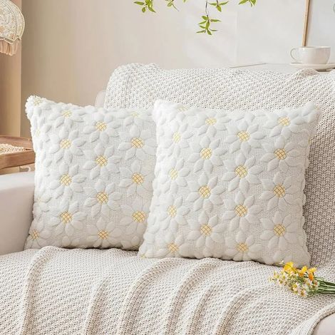 Lot de 2 Housses de Coussin 45 x 45 cm Motif Marguerites Blanches Taie d'oreiller en Fausse Fourrure Douce Décoration Jacquard (1/5)
