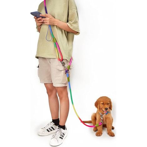 Questo guinzaglio è adatto a cani di taglia grande, media e piccola e facilita la corsa, le passeggiate e l'addestramento. È realizzato in nylon molto resistente. (1/5)