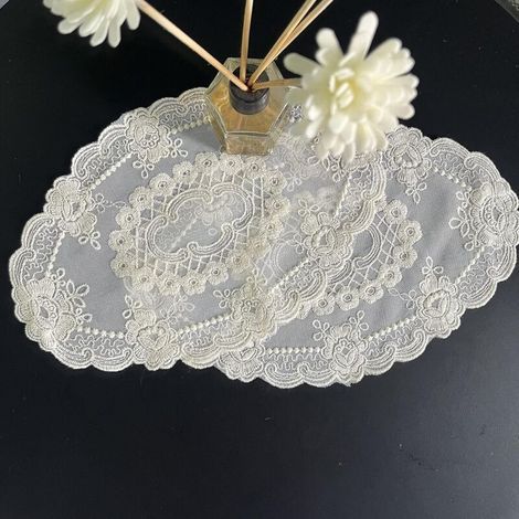 Set aus 2 Retro-Platzsets aus exquisiter floraler Stickereispitze, Vintage-Tassenuntersetzer zur Heimdekoration, cremeweiß (17 x 28 cm) (1/5)