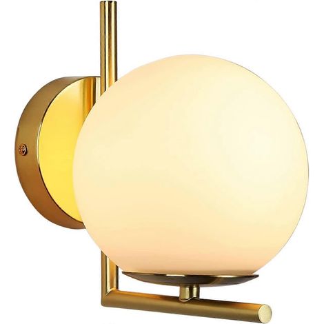Applique murale LED moderne et élégante avec boule en verre blanc opale et rosace dorée, douille E27, idéale pour chambre, salon ou couloir. (1/5)