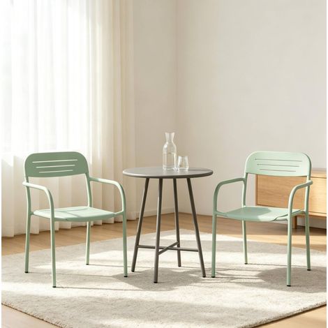 Set di 2 sedie da giardino impilabili con braccioli e schienale curvo in metallo verde (1/5)