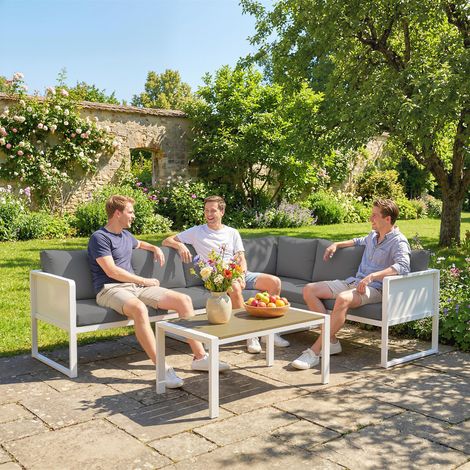 Conjunto de Jardín Exterior con Cojines 3 Sofás de 2 Plazas Mesa con Tablero Efecto Madera WPC y Cojines Gris y Blanco