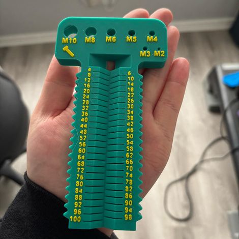 Outil de mesure de vis M2-M10 + L4-100 mm. Cet outil permet de mesurer les vis métriques de M2 à M10, d'une longueur de 4 à 100 mm. - Vert/Jaune