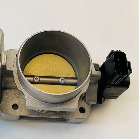 The 8L3Z9F926 throttle body fits Ford F150 5.4L (2004-2010). (1/5)