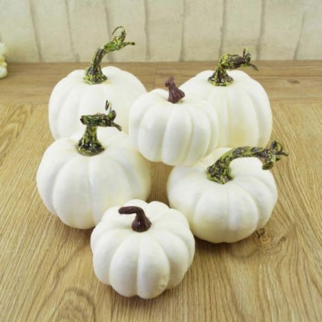 Halloween- und Thanksgiving-Dekoration: Künstlicher Schaumkürbis als Partydekoration (1/4)