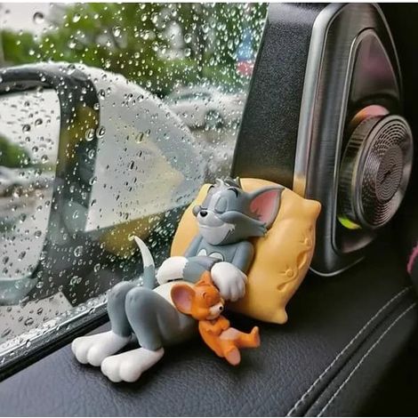 Figurine décorative Tom et Jerry, PVC, Tom allongé avec un oreiller et Jerry, multicolore, 1 pièce. (1/4)