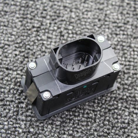 5NG959832A is suitable for the power tailgate switch of the Volkswagen Teramont CC, Volkswagen Tiguan L, and Tiguan MK2. (1/3)