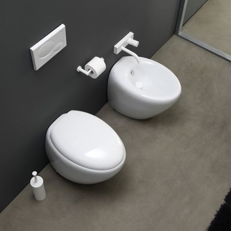 Coppia Sanitari a Terra Filo Muro TOUCH Wc + Bidet - Sistema di Scarico Smart Clean - Coprivaso Termoindurente Soft Close (1/5)