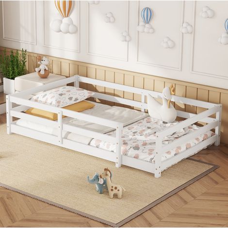 Cama infantil Montessori de pino blanco macizo, 140x200 cm, con somier de láminas incluido. (1/5)