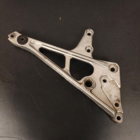 [PRODUIT D'OCCASION] Platine de repose pied droit origine pour moto Honda 400 Cbx F (1/2)