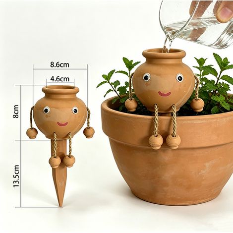 Automatische rote Keramikgießkanne in Form einer großen Figur