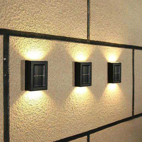 Set mit 4 Solar-LED-Gartenleuchten.