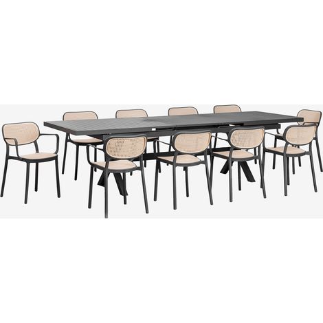 Set de mesa rectangular 240-300x100 cm extensible Karena y 10 sillas de jardín apilables con reposabrazos Omara SKLUM (1/5)