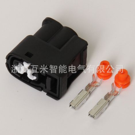 Domestic 7283-8226-30 plug for automotive water spray motors and high-voltage transformers (DJ70280Y-2.2-21) (1/3)
