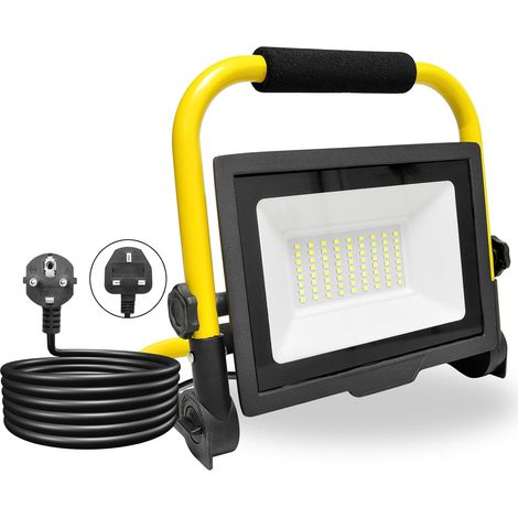 50W Projecteur LED Portable de Chantier avec Prise, 5000LM  Lampe d'extérieur Pliable,rotation à 360°, pour travaux d'atelier, garage, terrasse, jardin, étanche IP66, 6000K Blanc (1/5)