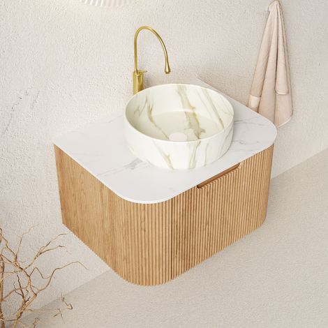 Meuble vasque mural de 61 cm, vasque ronde en céramique blanche à motif pierre et plan de travail blanc Carrara, caisson en contreplaqué rayé à bords arrondis avec tiroir, pré-assemblé