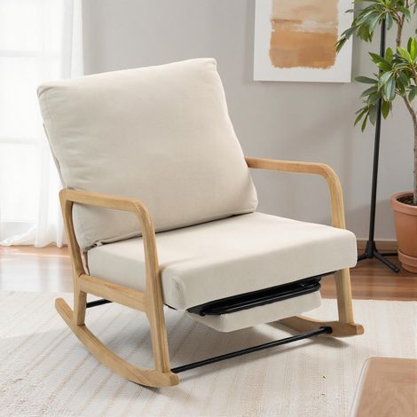 Sedia a dondolo nordica con poggiapiedi, schienale regolabile, rivestimento in velluto a coste, gambe e braccioli in legno, cuscino color crema.