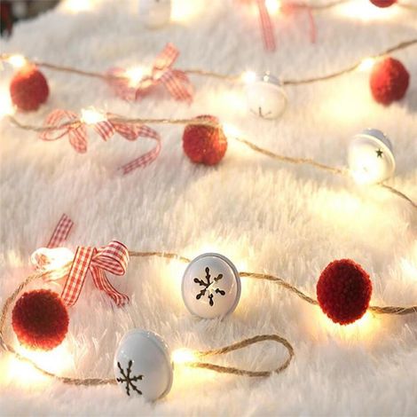 LED-Weihnachtslichterkette mit Beeren, grünen Blättern, Kupferdraht und Tannenholzglöckchen, 2 Meter lang, batteriebetrieben. (1/5)