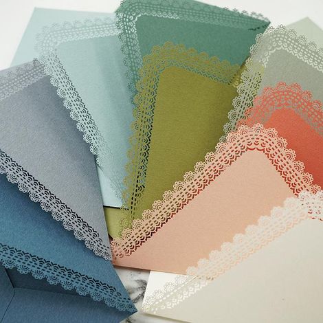 9 enveloppes triangulaires en dentelle sculptée pour invitations de mariage (1/5)