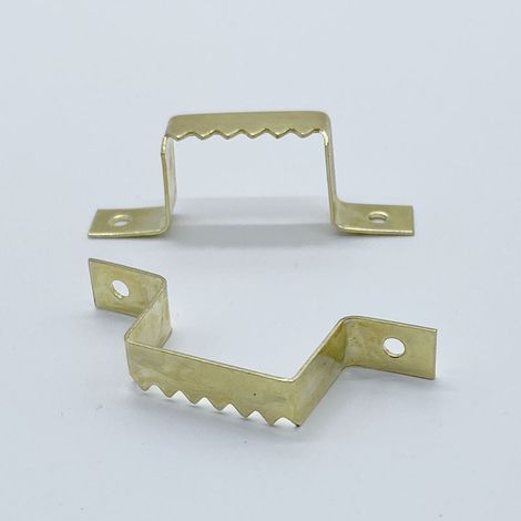 Le dos du cadre présente une bande dentelée en forme d'arche haute permettant d'accrocher des broderies au point de croix, des horloges décoratives et des crochets de fixation dissimulés pour les cadr (1/5)