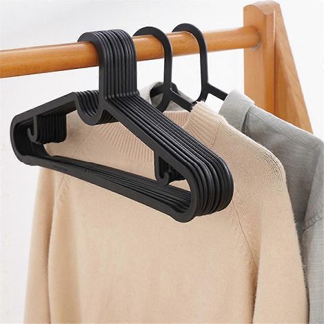 Cintre en plastique pour chemises et manteaux, cintre pour adultes dans un placard --- (1/5)