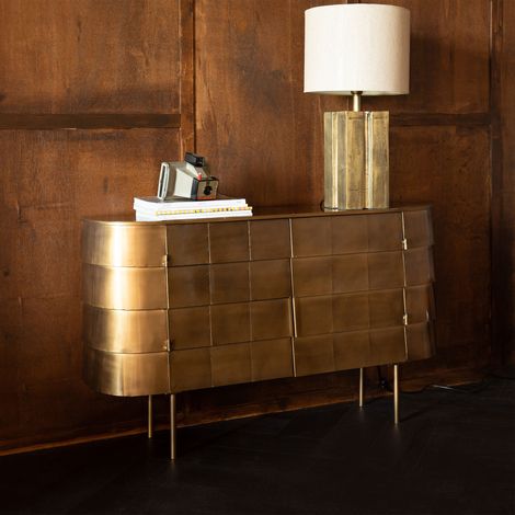 Buffet vintage 2 portes en métal doré – Dimensions 117x26x70 cm – Rangement élégant pour salon – Finition originale en fer – Dutchbone (1/5)