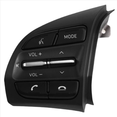 pulsanti del cruise control della radio si trovano sul lato sinistro del volante.