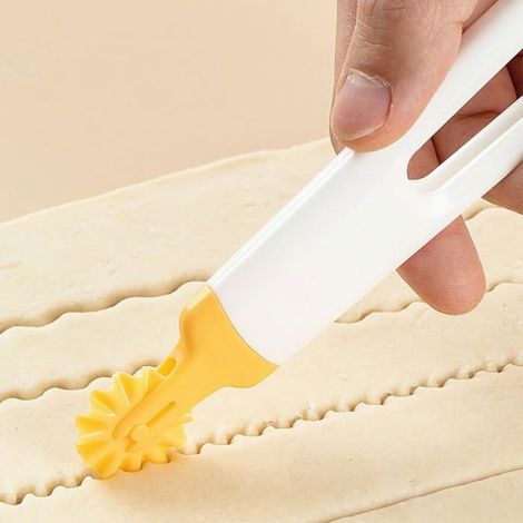 Grattoir Pâte Roue Plastique, Décoration Pâtisserie Tarte Pizza, Outil Cuisine (1/3)