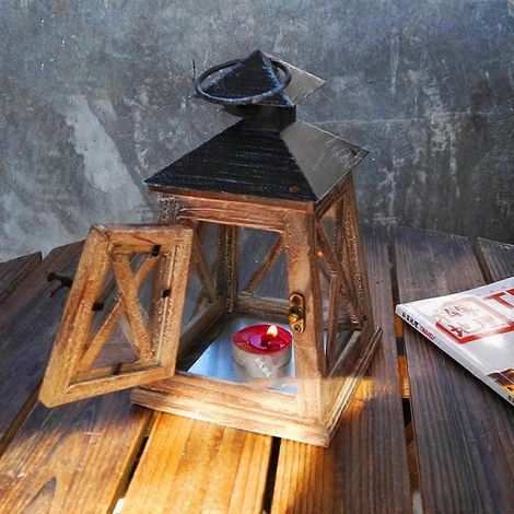 Porte-bougie suspendu de style nordique, lanterne décorative vintage en bois et fer vieilli, idéale pour un centre de table rustique lors d'un mariage. (1/4)