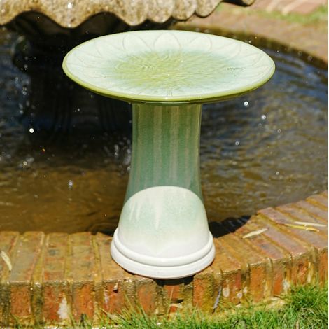 Bain d’oiseaux en céramique Ø43x45 cm vert clair, base stable pour jardin et terrasse – MEUBLIV (1/5)