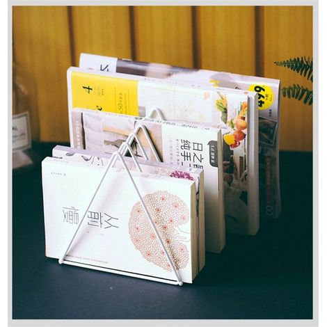 Porte-revues en acier en forme de triangle Blanc (1/4)