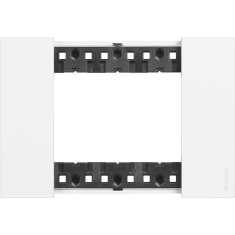 PLACa CUBREINTERRUPTORES BLANCA 'LIVING NOW' BTICINO 3 Plazas