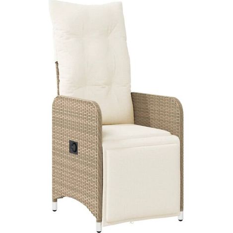 Un fauteuil inclinable avec des coussins beiges, en résine tissée. (1/5)