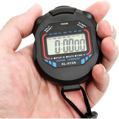 Chronomètre de sport avec compte à rebours et calendrier, étanche et résistant aux chocs, idéal pour la natation, la course à pied et l'entraînement. Parfait pour la natation, la course à pied et l'en