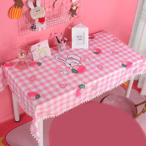 Nappe Cartoon Mignonne pour Filles avec Fraises et Lapins, 100x150cm, Idéale pour Étudiantes et Décoration de Table (1/5)