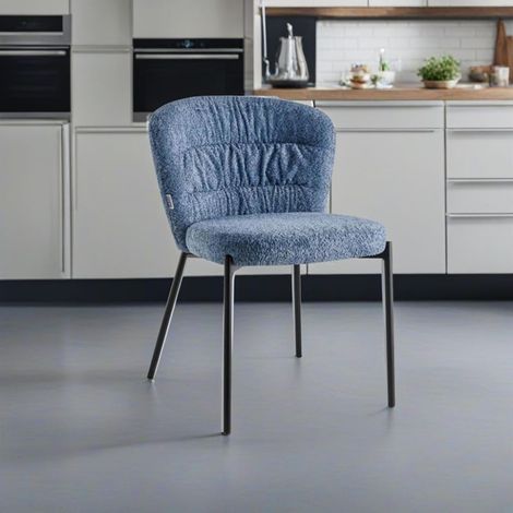 Set 4 Sedie Cami in tessuto teddy azzurro polvere: un connubio di design e comfort (1/3)
