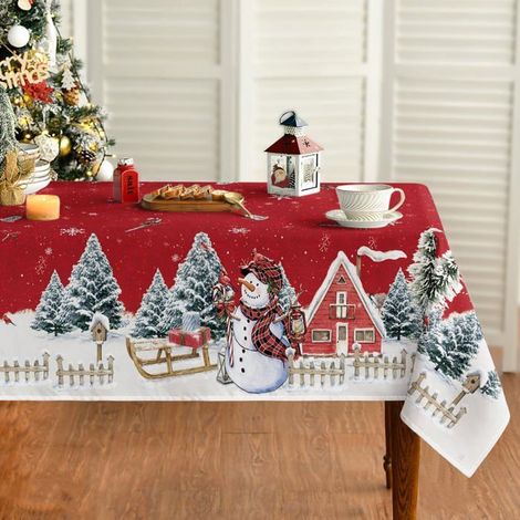 Weihnachtstischdecke MICH - Motiv Haus, Schnee, Bäume - 140x220 cm - Fleckabweisend - Rot - Polyester - Maschinenwaschbar