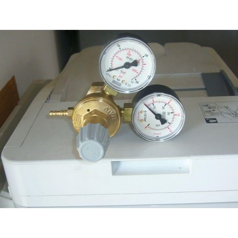 RIDUTTORE DI PRESSIONE CO2 CON 2 MANOMETRI  SALDATRICE FILO DECA 010242 (1/2)