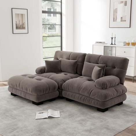 Canapé d'angle Cloud pour salon, canapé deux places en chenille marron avec 2 coussins lombaires et 2 coussins décoratifs, canapé capitonné avec larges accoudoirs et pouf.