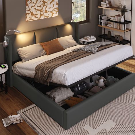 DESVIAE Lit double coffre rembourré avec tête de lit lampe de lecture et chargement USB 140 x 200 cm gris PU avec sommier à lattes (1/5)